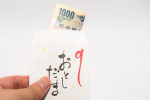 お年玉のお札の向きや金額は?ポチ袋の書き方などを予習