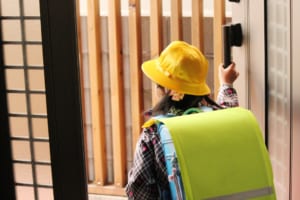 不審者から狙われやすい子供を守る対策。出来る限りの防犯を！